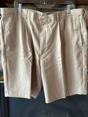 Haggar Men's Cool 18 Pro Straight Fit Pleated Front Expandable Waist, Size 42
